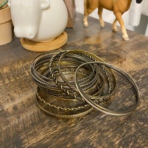 • set of 15 bangles •